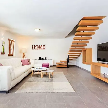 Marron Villa *