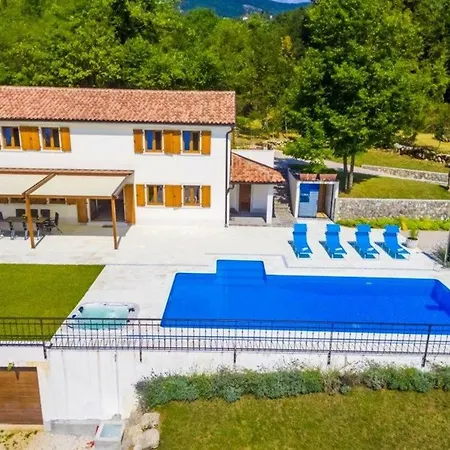 Marron Villa Veprinac