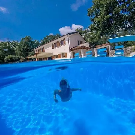 Marron Villa