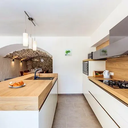 Marron Villa Veprinac